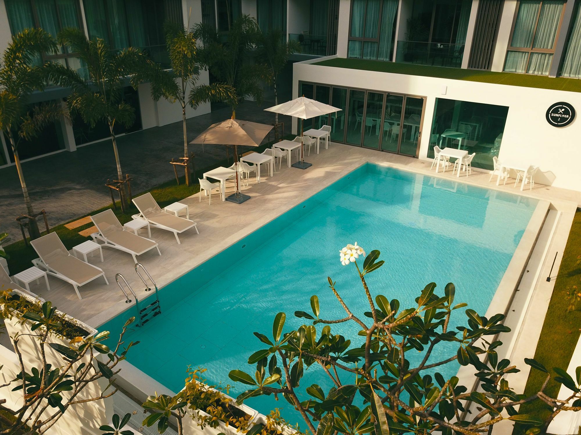 Oceanstone By Holy Cow 205 Apartment Phuket ภายนอก รูปภาพ